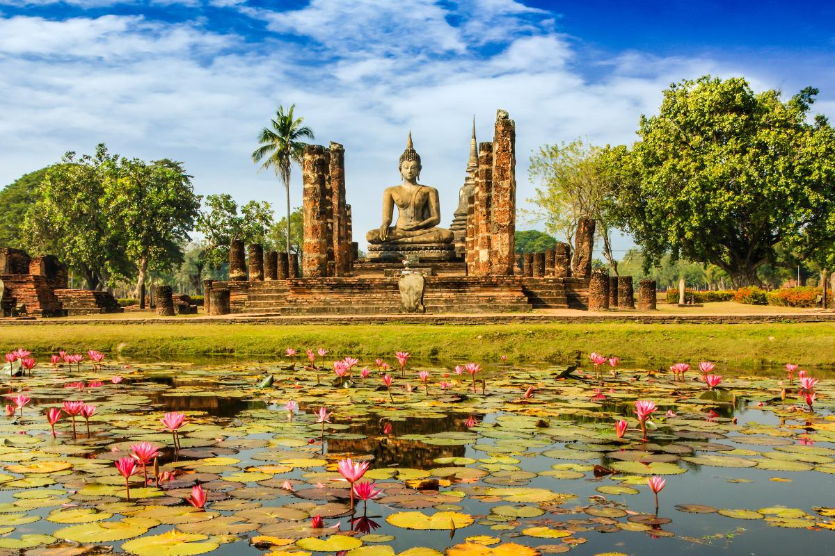 Sukhothai and Sri Satchanalai Historic (one day trip)