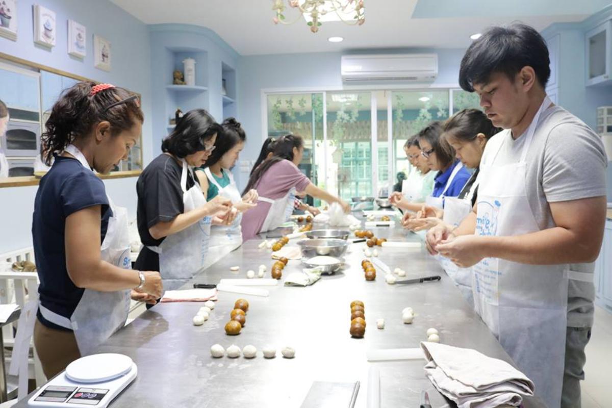 Relax by Thai cooking class.