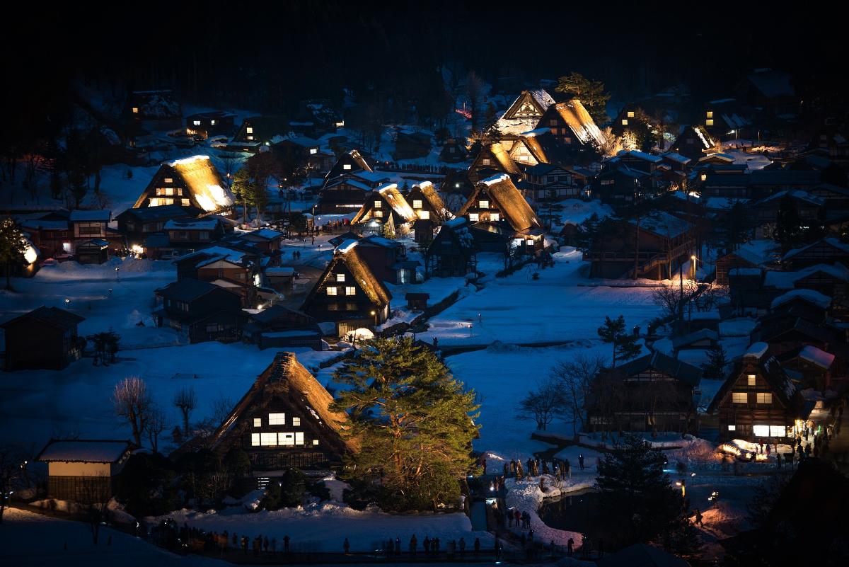 ชมการประดับไฟประจำปีของหมู่บ้านชิราคาวาโกะ & เมืองเก่าฮิดะ-ทาคายามะ (One Day Trip)