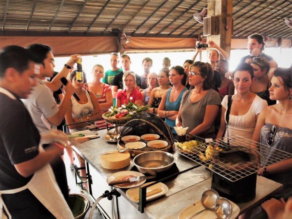 Traditional Thai Cooking Class    (3 hours)